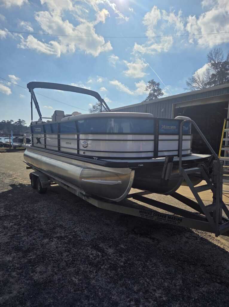 2026 XCURSION 223 RFX TRITOON SUZUKI DF150 Image 1